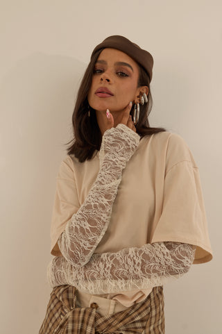 T-SHIRT CON MANICA IN PIZZO BURRO