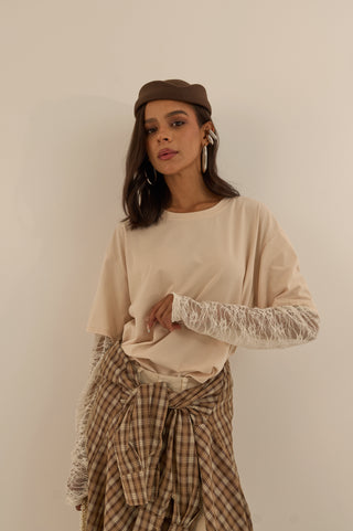 T-SHIRT CON MANICA IN PIZZO BURRO