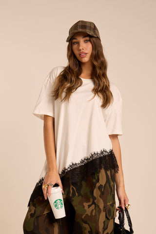 T-shirt asimmetrica con pizzo