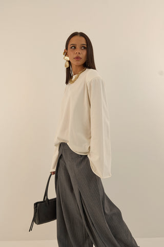 MAGLIA CON SPALLINA IMBOTTITA BEL BIANCO