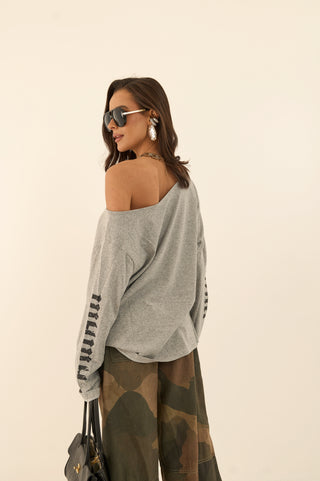 MAGLIA CON SPALLA SCESA "WHWH"